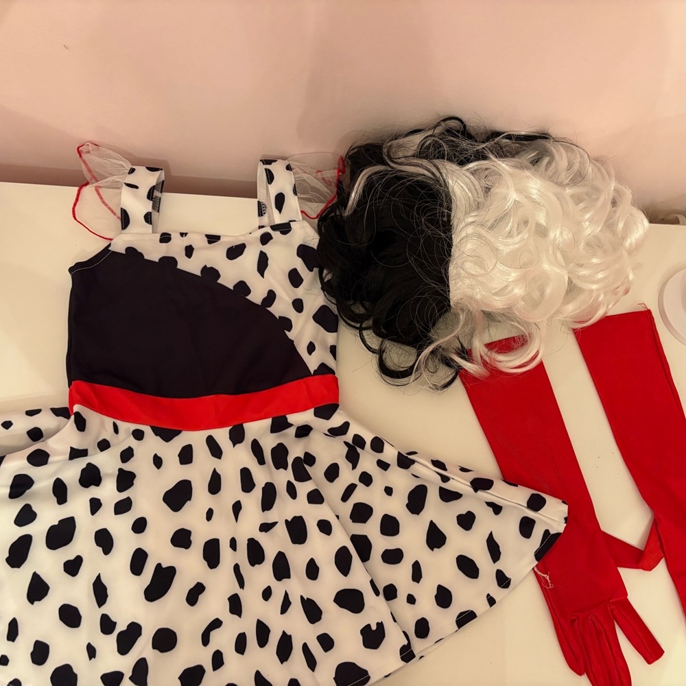 Dalmatian-Inspired Kids Costume with Wig and Gloves